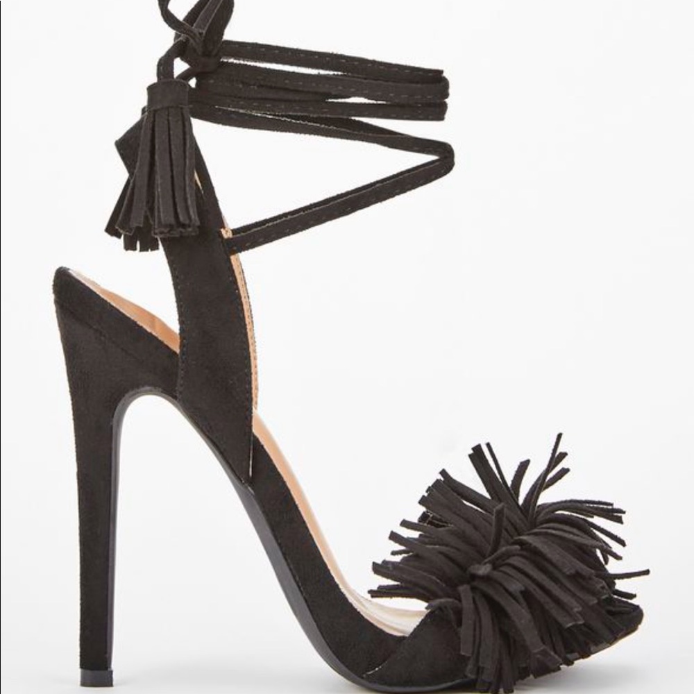 ❌❌SOLD❌❌Black just fab lace up heels